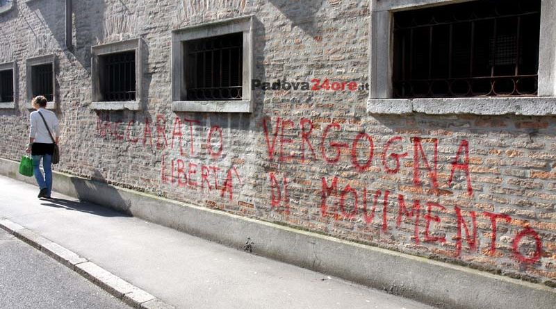 scritta contro naccarato sede partito democratico