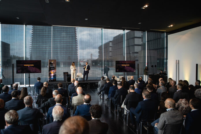 Presentazione dell’analisi EY a Padova, con relatori sul palco e pubblico in sala