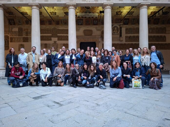 Premi di laurea a Padova: foto di gruppo degli ex studenti di Comunicazione della prima coorte del 1996
