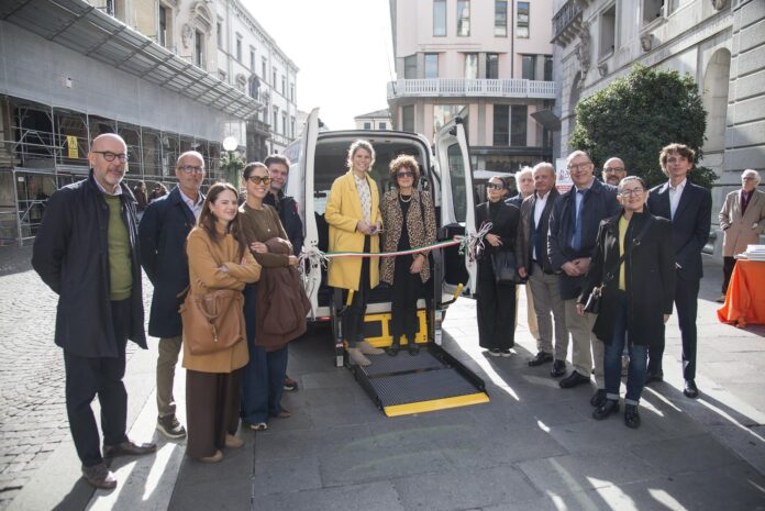 Trasporto sociale a Padova, consegna del Fiat Doblò XL al Comune nell'ambito del progetto Città ad Impatto Positivo.