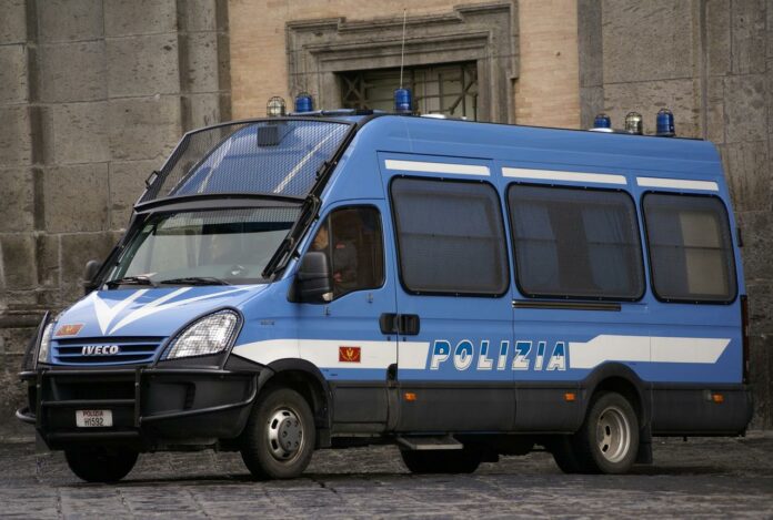 Scontri a Bologna e interventi del Reparto mobile della Polizia di Stato