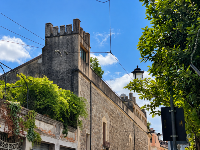 Prandina, le mura dell’ex caserma a Padova nell’area interessata dal progetto di riqualificazione.