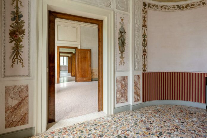 Fondazione Peruzzo: sale decorate e porte in prospettiva a Palazzo Lanza, Padova