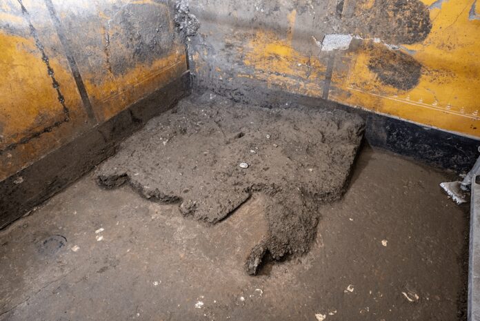 Pompei, scoperto l’armadio dei ricordi: all’interno trucco, monete e un’antica collana