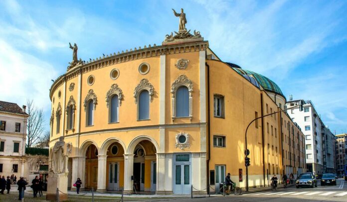 Teatro Verdi Padova durante lo sciopero dei lavoratori del teatro