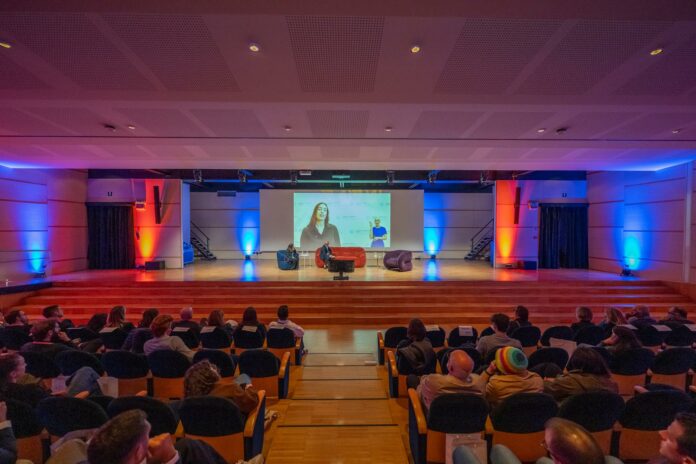 Giovani e impresa: pubblico e palco di Espresso Talks al Centro culturale San Gaetano di Padova