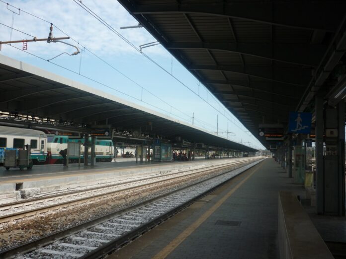 Binari e pensiline della stazione di Venezia Mestre, foto d’archivio per i lavori a Mestre