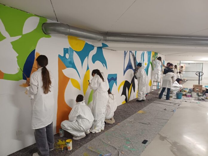 Murale a Monselice: studenti del Ferrari al lavoro su Switch nel sottopassaggio dell’Airone