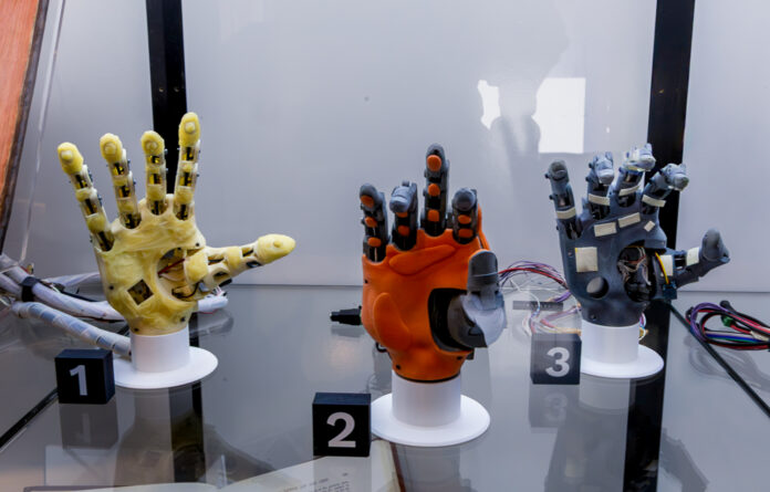 musme-mostra-2026 Ricostruire per la vita: tre mani bioniche esposte nelle teche del MUSME