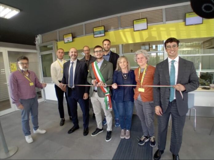 Taglio del nastro all’ufficio postale di Borgoricco rinnovato con il progetto Polis