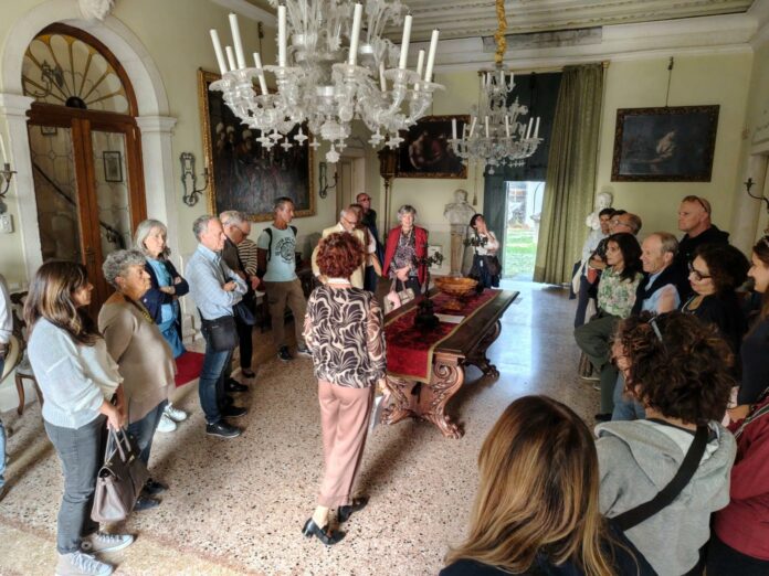 Giornate FAI Padova: visitatori durante la visita a Villa Pocchini Pacchiarotti