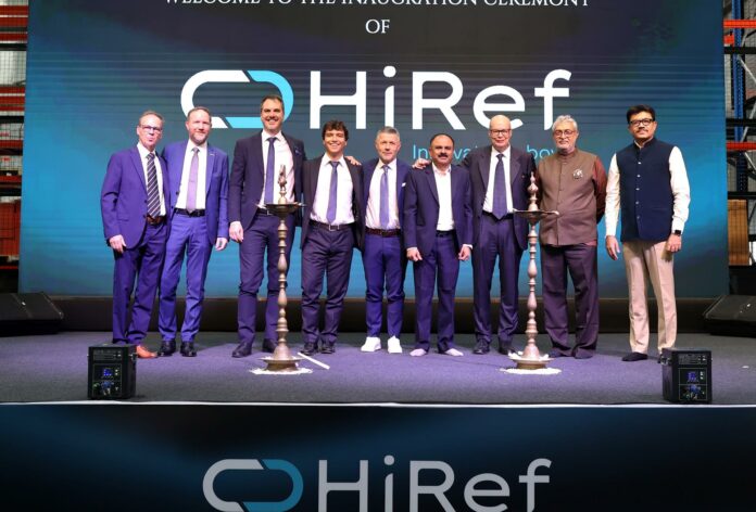 HiRef in India: il gruppo riunito sul palco per l’inaugurazione del sito di Ahmedabad