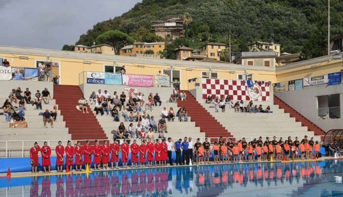 Plebiscito Padova e Sori Pool Beach schierati a bordo piscina prima della partita