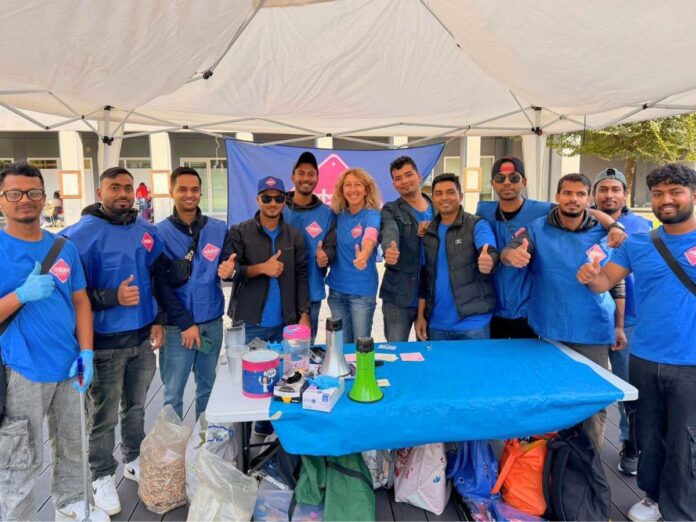 Retake Arcella, volontari riuniti al gazebo durante la giornata di raccolta dei rifiuti