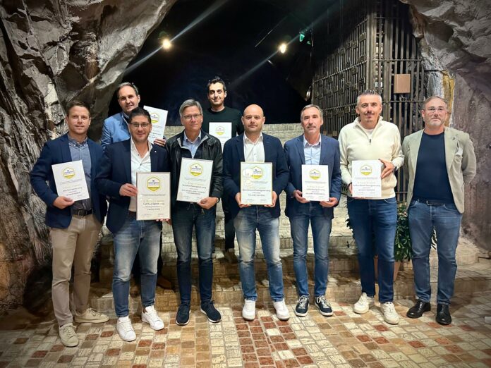 Concorso Sauvignon: i rappresentanti delle cantine premiate nella Cantina nella Roccia di Laimburg