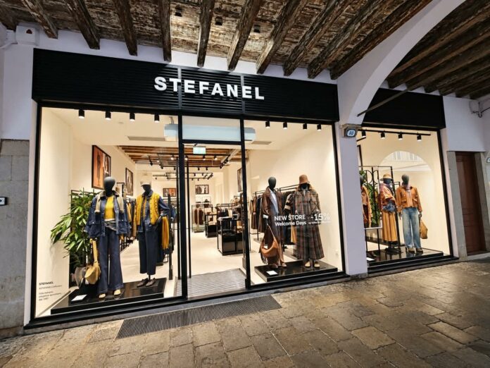 Stefanel Padova: ingresso e vetrine del nuovo negozio in via Roma 46
